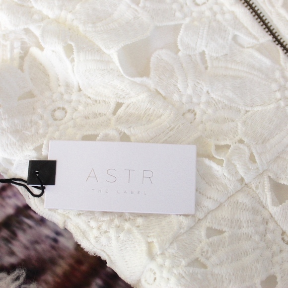 ๐HP๐ ASTR stunning white lace dress - Picture 6 of 8